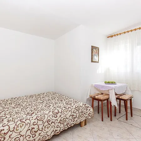 Gorgeous In With Kitchenette